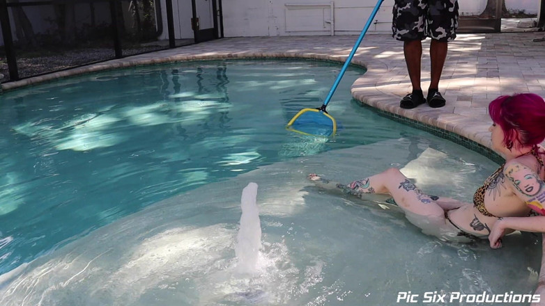Pic Six Productions: Lady Lazarus Pool Boy Accepts Blowjob Payment