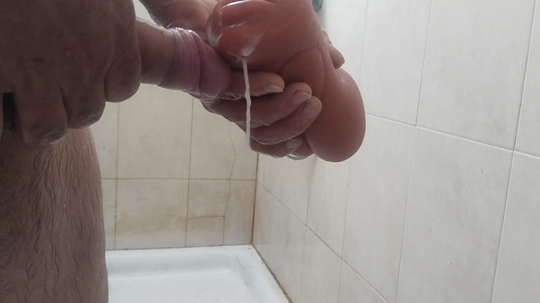 Silkybear143: Tvrdý a pěkný čůrák je nadržený při sprchování