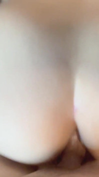 Jasmica, eine wunderschöne Latina-Bigass, meine Nachbarin, überrascht mich und fickt mich als Doggy Style, und ich nehme sein Sperma