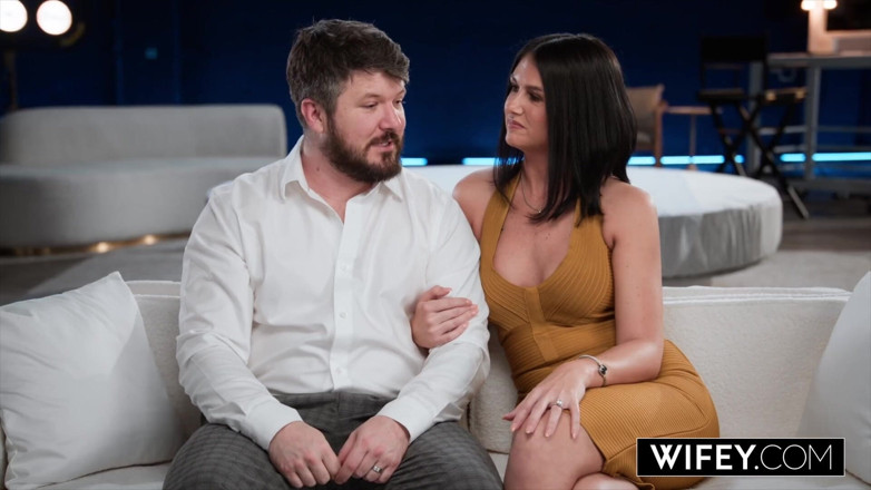 Wifey: Vrouw manlief kijkt toe terwijl zijn geile vrouw Sienna Rae...