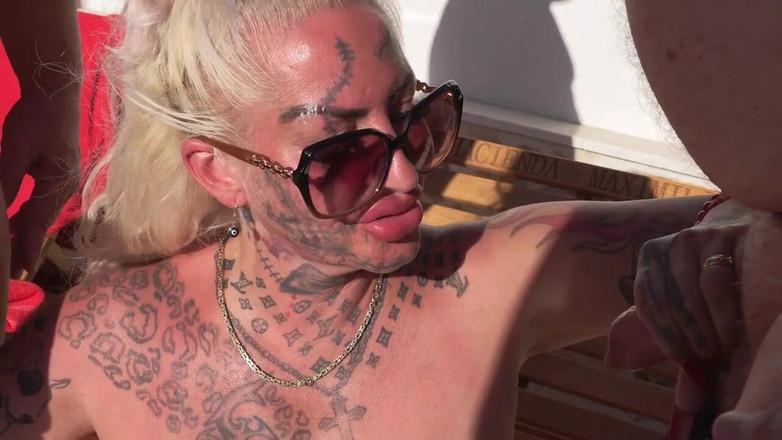 Lovekino: समुद्र तट बार में विशाल सामूहिक चुदाई p2