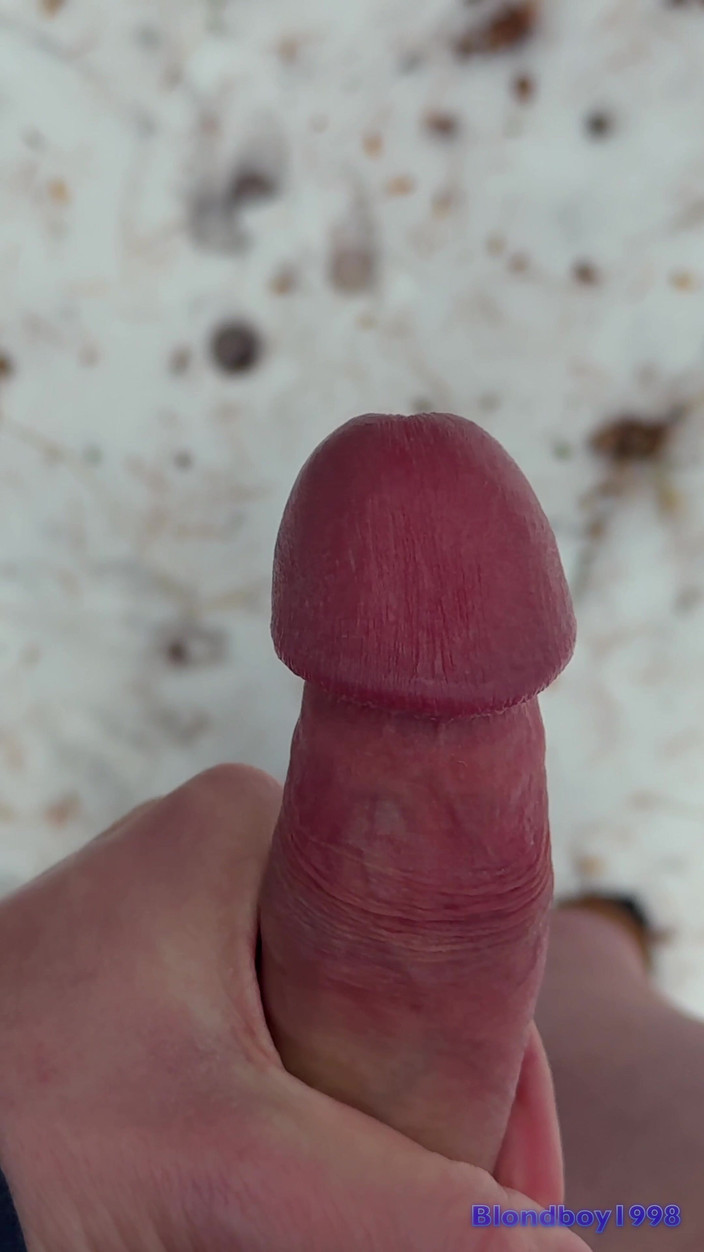 Horneyboy98: Точка зору з мобільного телефону — Твінк зачаровує свій член у лісі — взимку