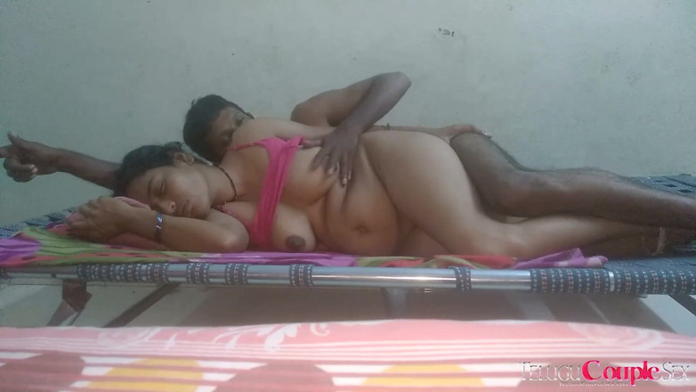 Telugu Couple: คู่รักอินเดีย - ภรรยา Telugu หีเงี่ยนทนไม่ไหว เย็ดกันแบบดุเดือด