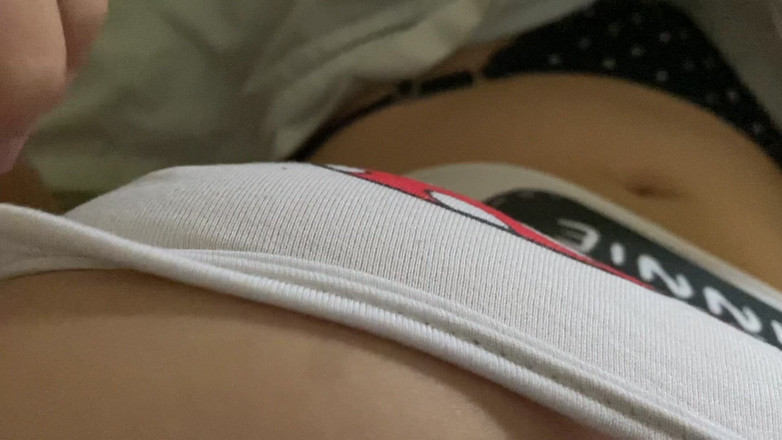 Sexy Joana: 我饥渴地醒来并自慰直到我都湿了