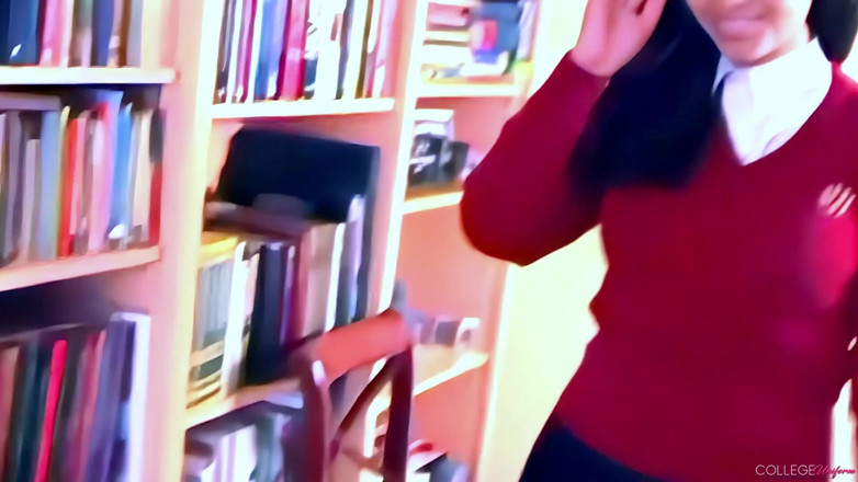 College Uniform: Regał z udziałem Samantha Buxton
