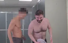 Aku nyepong kontol daniel si pria gym str8 di ruang ganti dan dia sampai selesai - kunjungan ke-5-