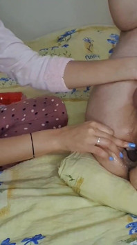 Kongkek dildo kaca dan handjob yang menakjubkan