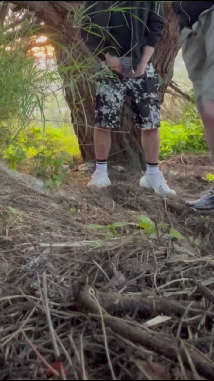 AmateurMates: 业余男人巡游做爱