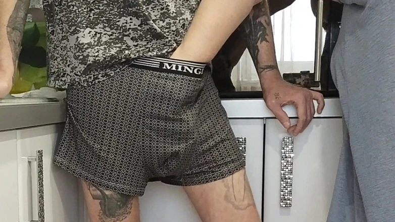 Zona901: Stepmom Sucks My Dick in the Kitchen and I Cum...