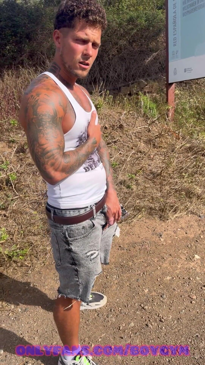 BoyGym: Arriscado na rua !! Espero que ninguém me descubra