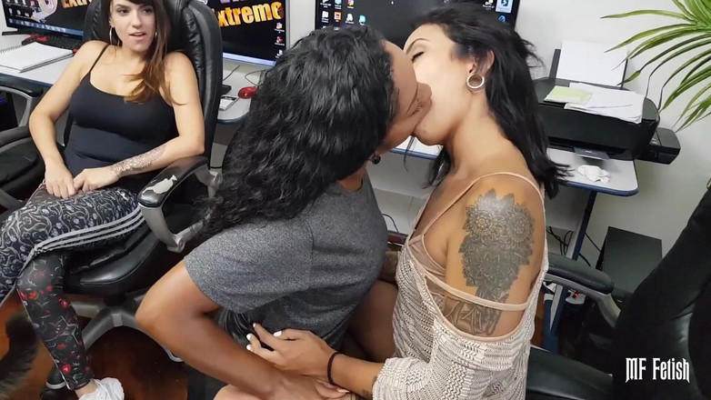 MF Fetish: Идеальный конец дня с брюнетками