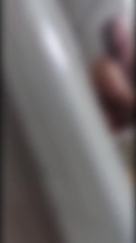 Přistihl mě při masturbaci ve sprše