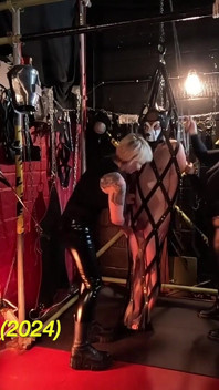 Двойная домина по порке члена и пытка яиц