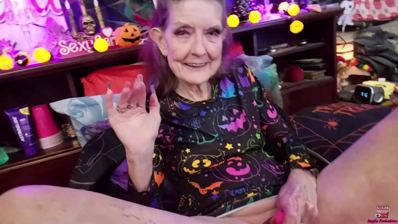 Sexy Sandra N Sir Christopher: Negru-n-strălucitor colorat Rochie de Halloween anal 2025