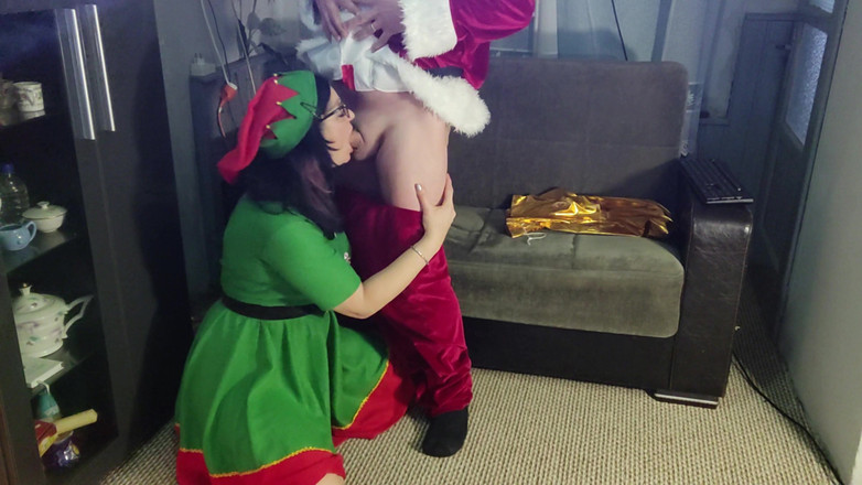 Toilet Mommy: Sexy Hot Mature MILF Suck Fat Santa Cock