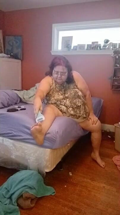 BBW nurse Vicki adventures with friends: God morgon del 2 pov toe vård lotion