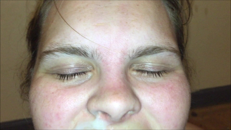 Sadee Rain: La teen riceve una sborrata in faccia dopo un pompino...