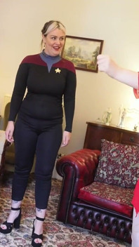 Falešná geek dívka ponížena