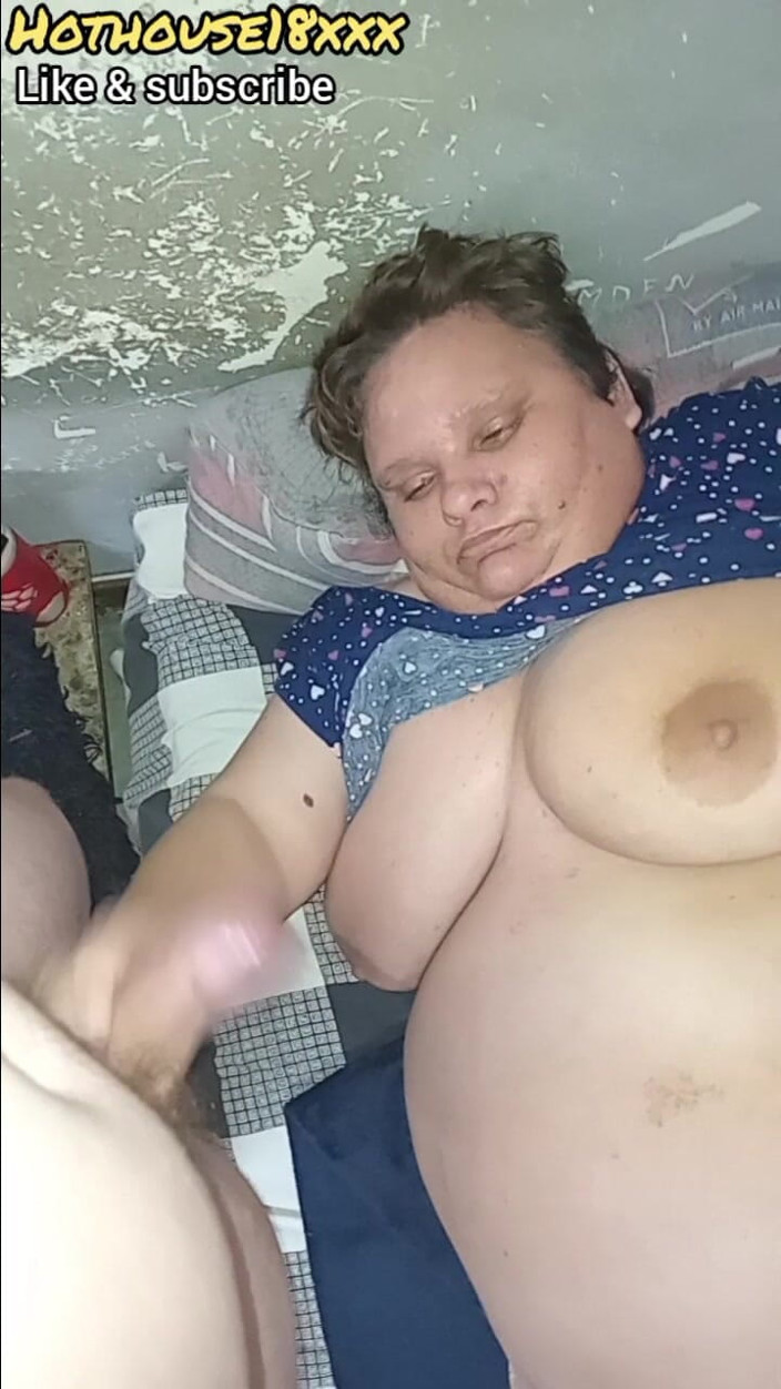 hothouse18xxx: Nevlastní Máma Dává Nevlastnímu Synovi Honění a Sperma Na Prsa