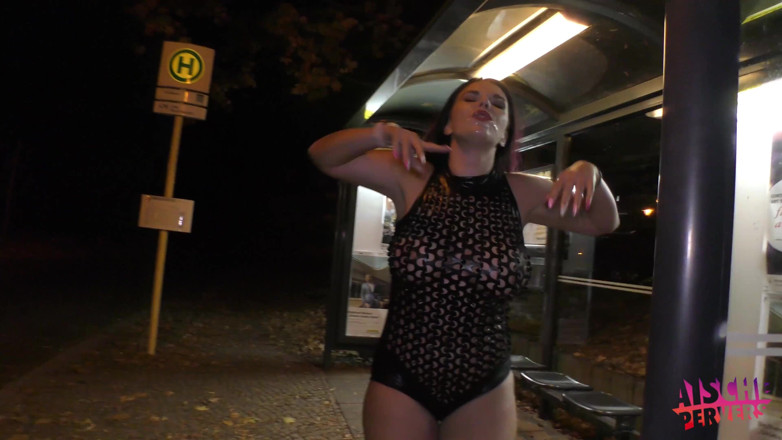 Aische Pervers: Pelacur bus disetubuhi