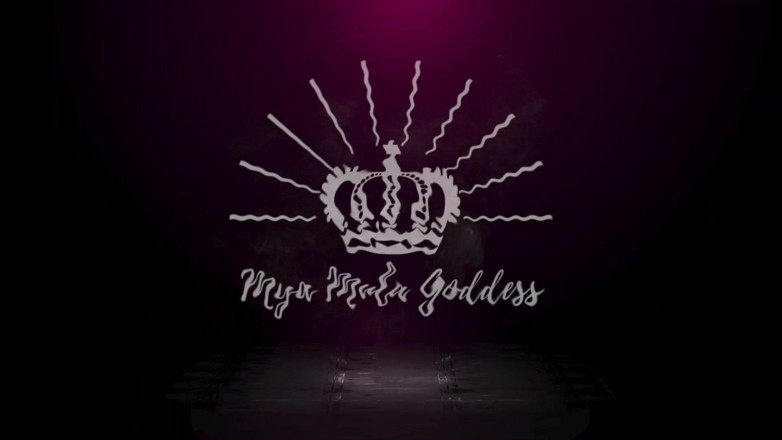 Mya Mula Goddess: Nemůže pustit přes uctívání chodidel na římse