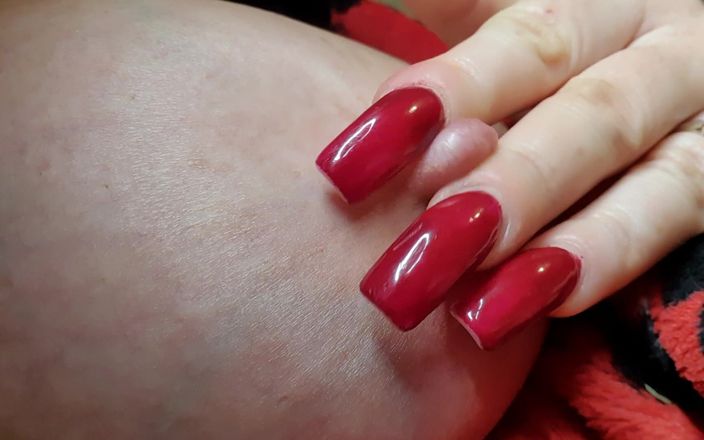JJ Jewel BBW: Возбужденная толстушка играет с 36-белыми сиськами и сосками