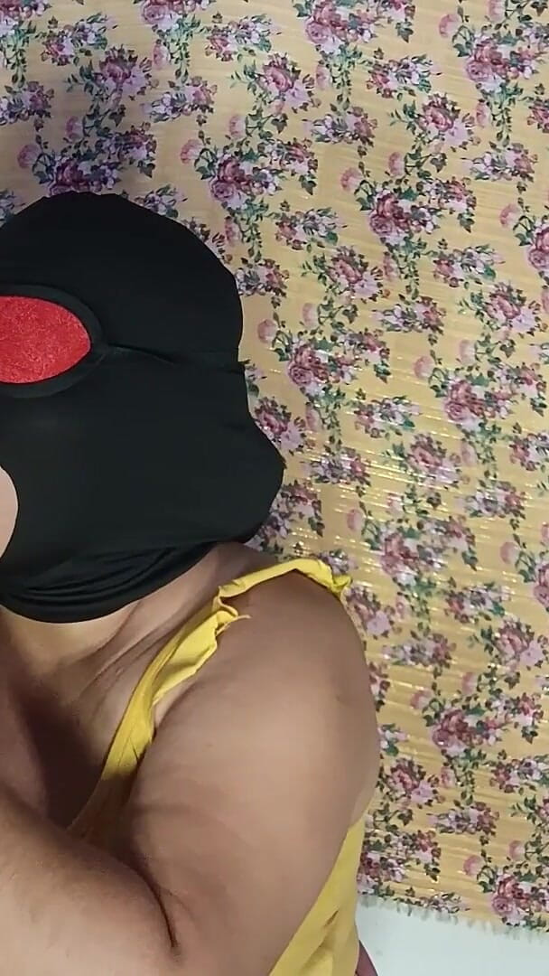Bondage homemade mature: Pompino con una maschera