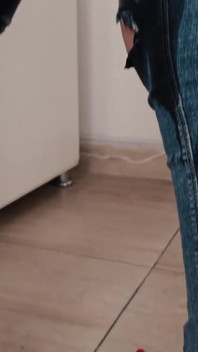 服を試着するときにジーンズにおしっこを濡らしてしまいます