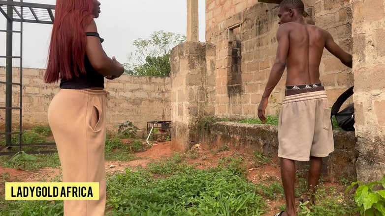 Ladywhite: सुंदर खोई हुई राजकुमारी नए क्षेत्र में लेकिन दोनों की मदद ढूंढती है