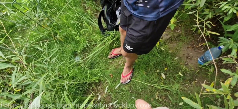 AlexGay: Gefickte Sissy Femboy in Den Büschen in Der Öffentlichkeit! Heißer Kreuzfahrt-fick-fischer...