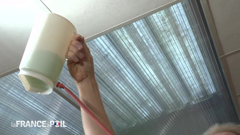 La France a Poil: Big Brunette Bitch Gets Shaved and Fist Fucked
