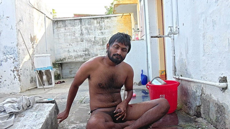 KUMBHA MANOJ KUMAR: Xhard - video bagno all'aperto kumbha manoj kumar