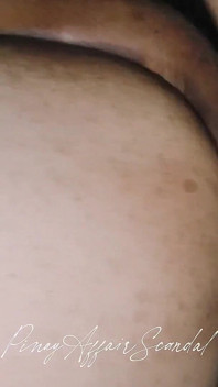 Cewek pinay dengan toket besar dan memek sempit ini dientot habis-habisan sampai dicrot di dalam!