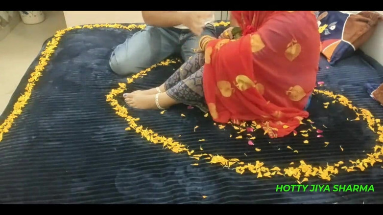 Desi Club House: Новоспечена гаряча пара має роман у готелі