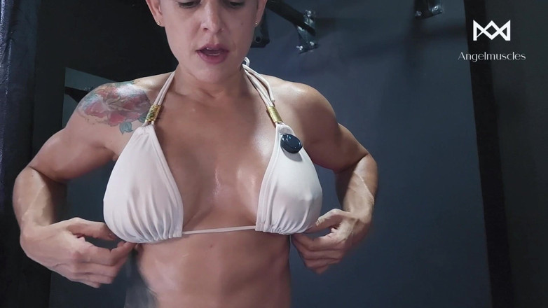 Angelmuscles: Attachée en force. Reste jusqu’à la fin