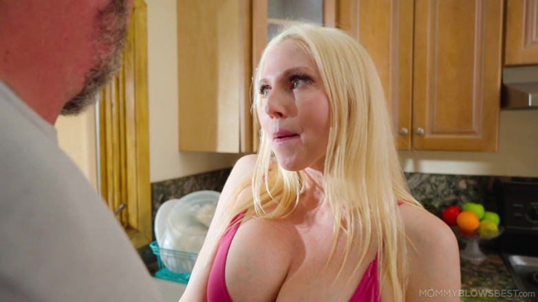 Mommy blows best: Mamãe milf divorciada ainda tem necessidades