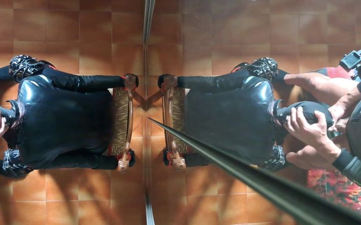 LauraOnHeels: Tante seksi dengan tenggorokan dientot habis-habisan sampai dicrot di tenggorokan