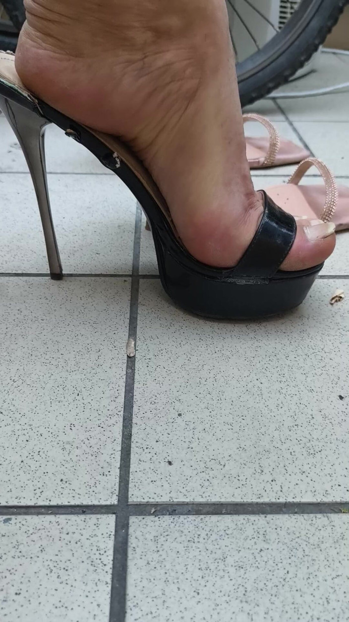 Mutsakin: Otro ángulo sexy de mis putos tacones
