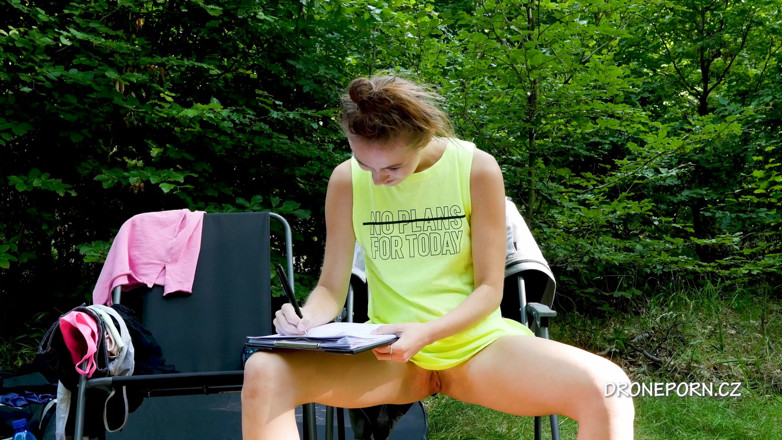 Peaches and Bananas: Młoda studentka Nela cipki zbliżenie porno