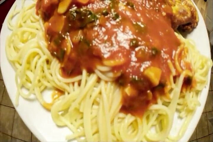 Miss Lilith devil: Mlle Lilith D cuisine et se fait