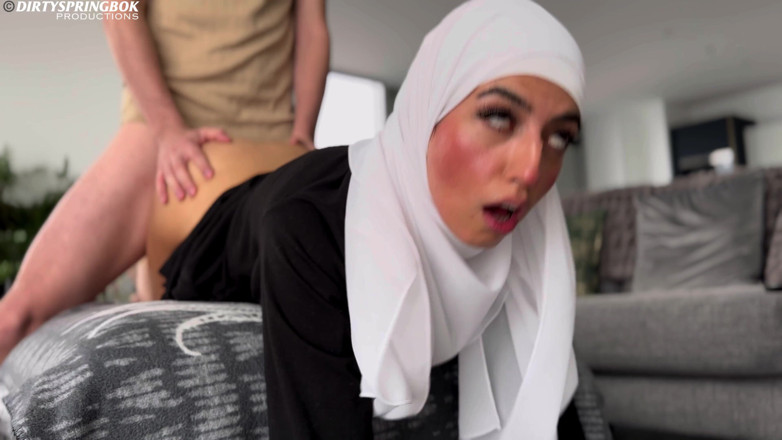 Aaliyah Yasin: 穆斯林女仆发现她的老板在手淫