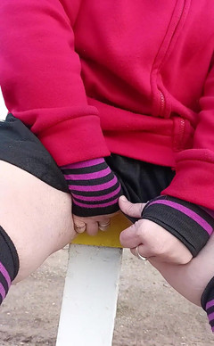 FluffyBeeChan: Vuoi altre masturbazione e / o sesso pazze? Assicurati di manciare.