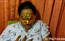 Machakaari: Tamilische dame beim telefonieren mit ihrem freund
