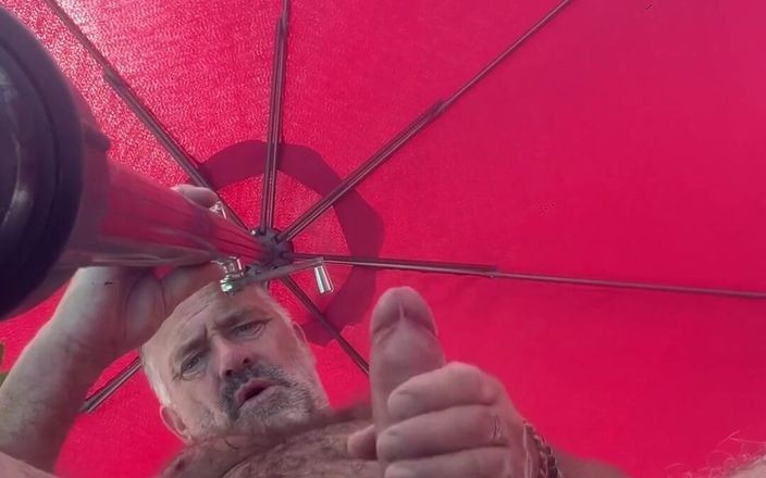 Daddybearvlc: Dia dos papais jacuzzi !! Sim, isso que eu faço quando...