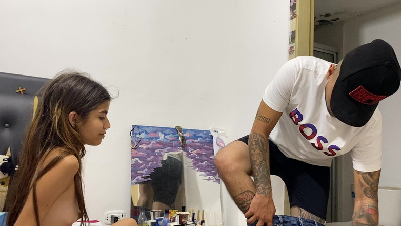 SaritaHott: 我的继妹用她的处女阴道自慰有多美味