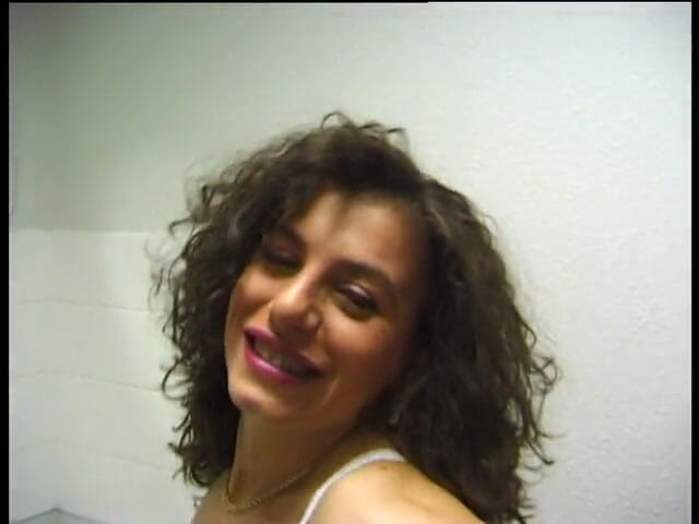 Lucky Cooch: Caliente amateur milf bailando debajo de la ducha