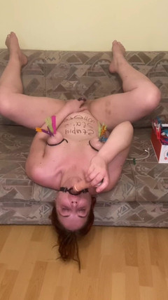 Elena917: Kabel a dildo deepthroat s hlavou dolů