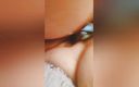 Horny wet couple: Une femme BBW écarte les cuisses