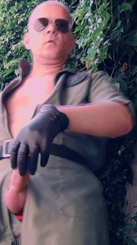 XL cumshots dari seorang pilot 4