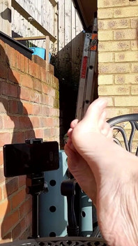 Footjob und sperma auf Füße im garten sonnenschein